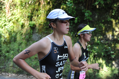 佐藤（左）と田中のマッチレース